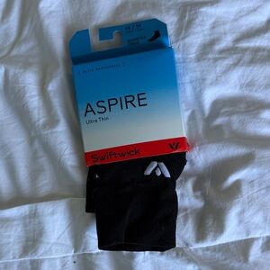 Swiftwick Aspire Black unisex Socks